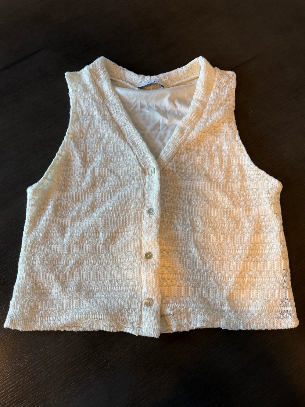 Gilli Ivory Textured Button-Front Tank